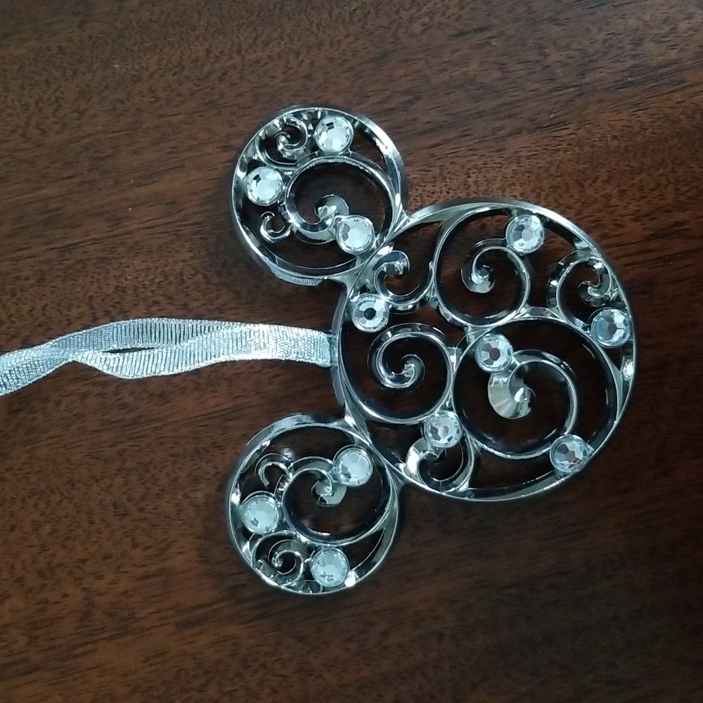 🎅NWOT Disney Mickey Mouse Silver Gemstone Ornament